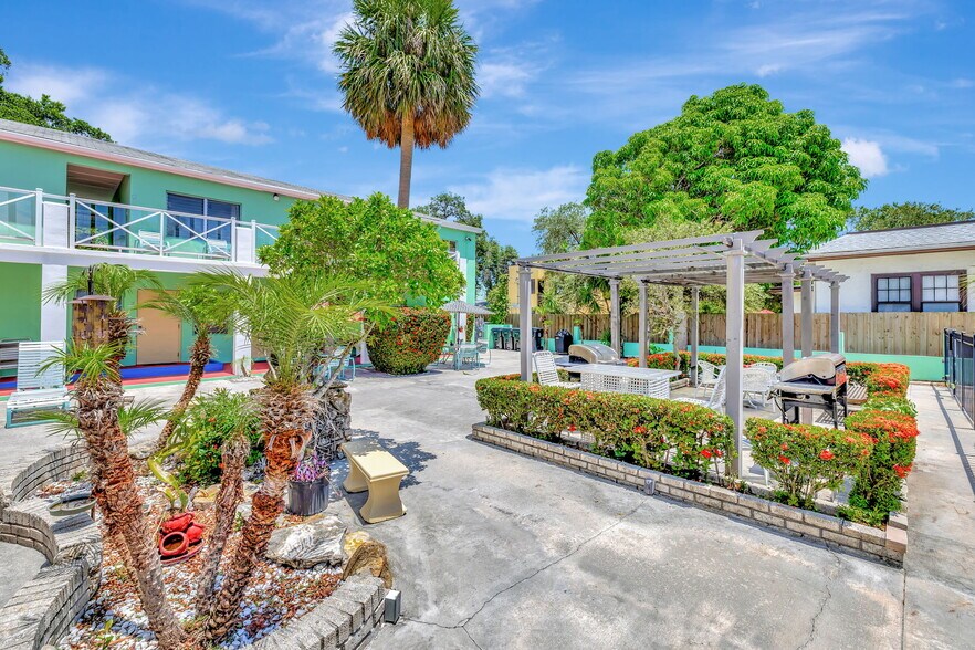 More Photos Of 320 N Federal Hwy, Lake Worth Hotel For Sale