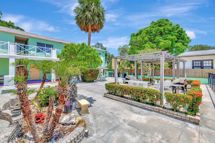 More Photos Of 320 N Federal Hwy, Lake Worth Hotel For Sale
