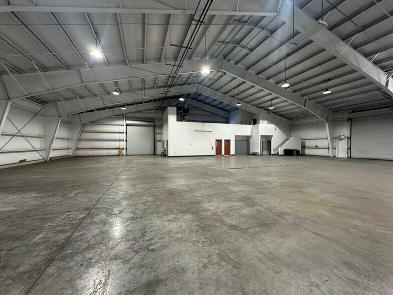 More Photos Of 4015 S Old Stage Rd, Mount Shasta Distribution For Lease