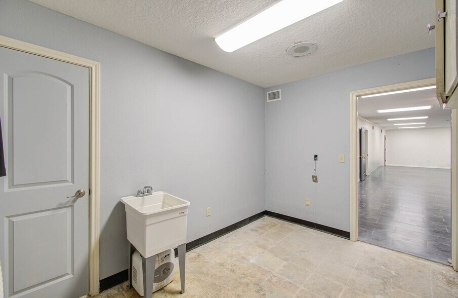 More Photos Of 7430 Rodgers Rd, Manvel Office Residential For Sale