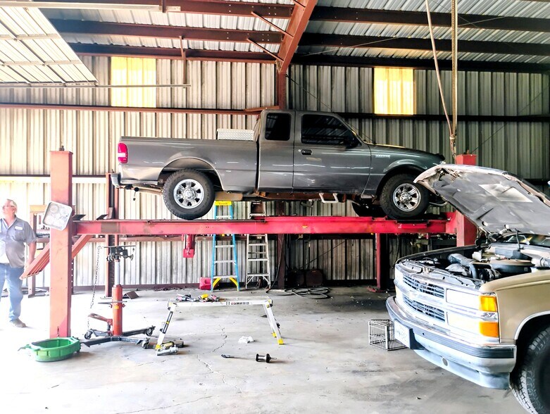 More Photos Of 1501 N 77 Sunshine Strip, Harlingen Auto Repair For Lease