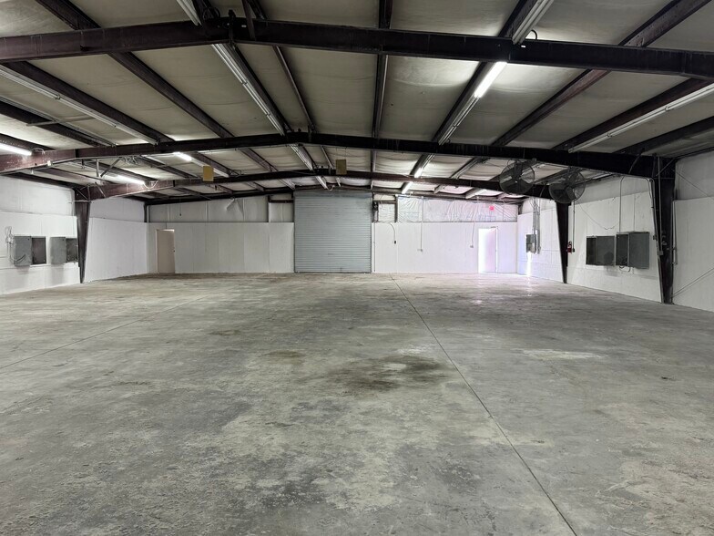 More Photos Of 103 Industrial Park Dr, Perry Warehouse For Lease