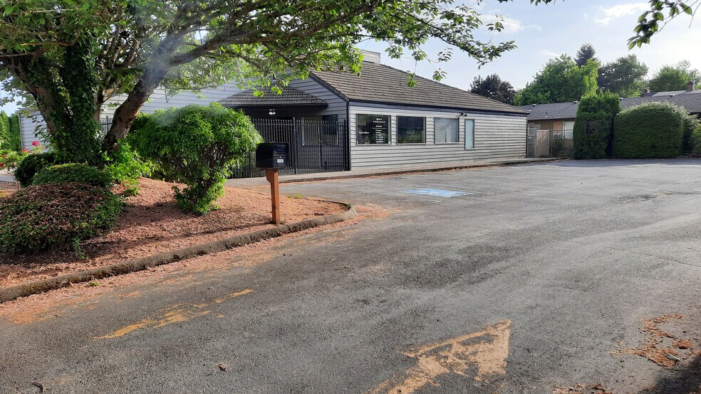 More Photos Of 2999 Market St NE, Salem Office For Sale