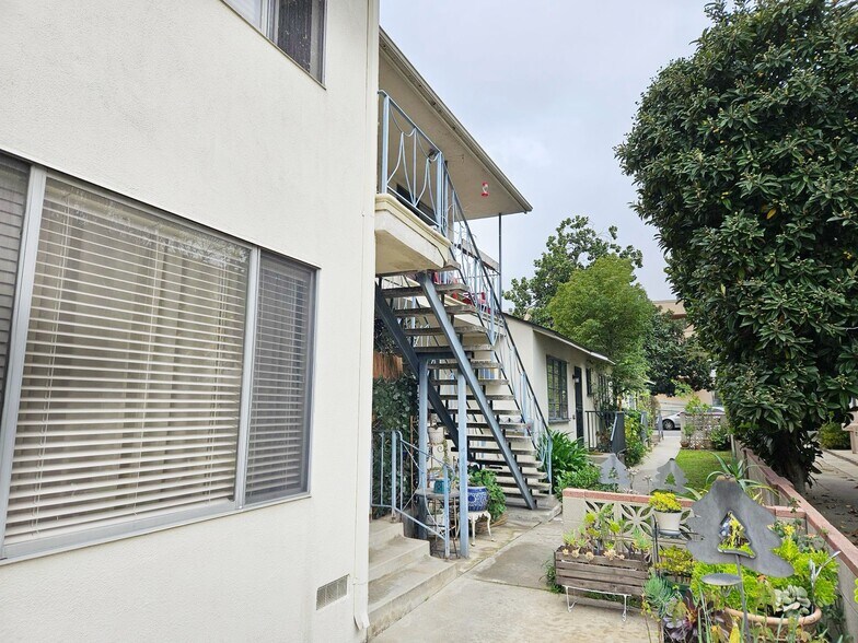 More Photos Of 300 E Valencia Ave, Burbank Apartments For Sale