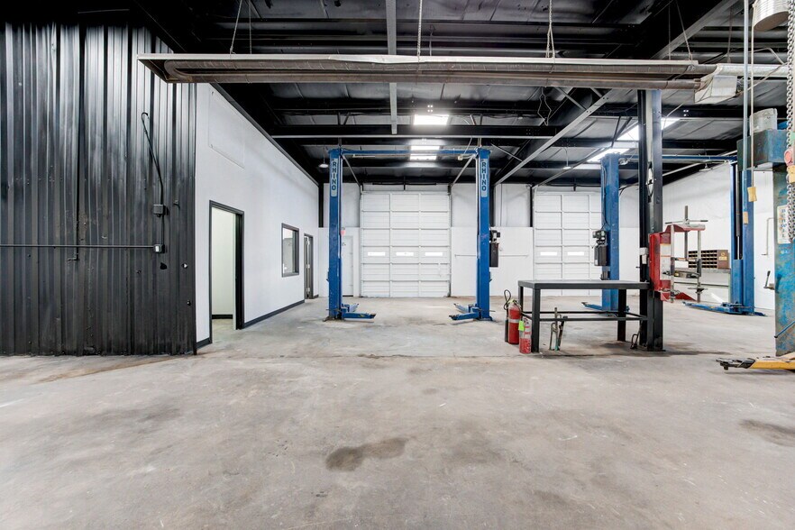 More Photos Of 1809 S Eastern Ave, Moore Auto Repair For Sale