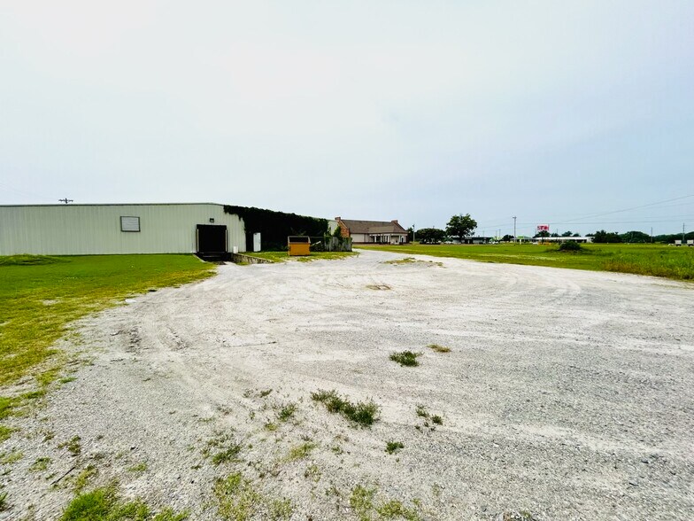 More Photos Of 869 S State St, Clarksdale Storefront For Sale