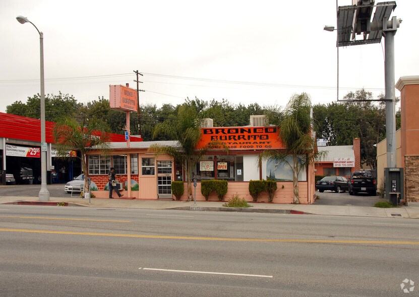Primary Photo Of 19511-19513 Ventura Blvd, Tarzana Freestanding For Lease