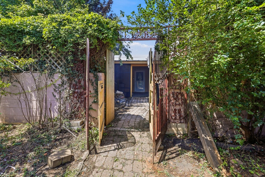 More Photos Of 1358 W Main St, Forest City Warehouse For Sale