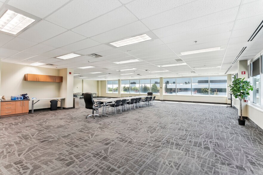 More Photos Of 5705 Cancross Ct, Mississauga Office For Sale