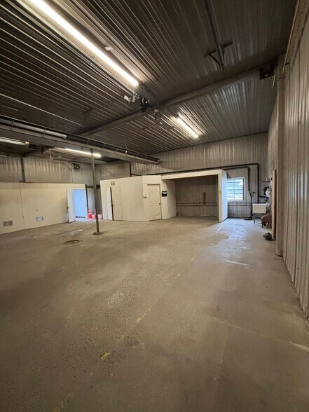 More Photos Of 7010 Parkway Rd, Greely Flex For Sale