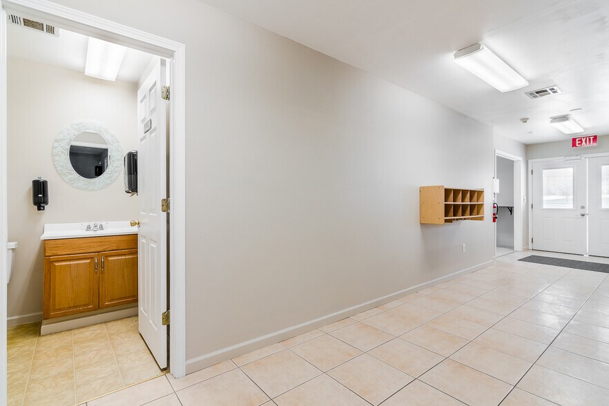 More Photos Of 17656 Old Post Rd, Wamego General Retail For Sale