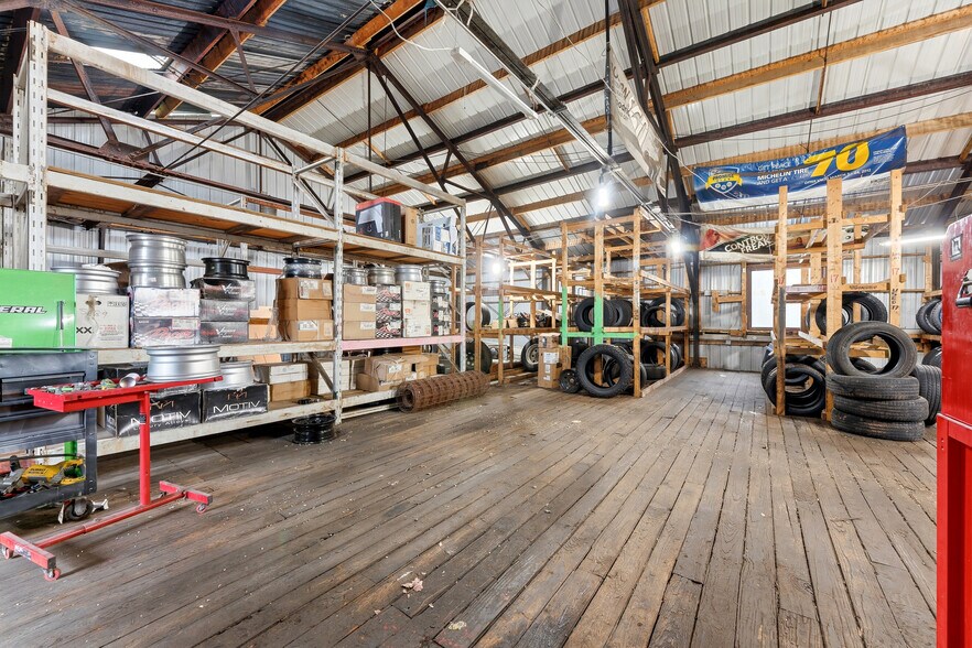 More Photos Of 622 Blue Horizon Dr, Morgantown Auto Repair For Sale