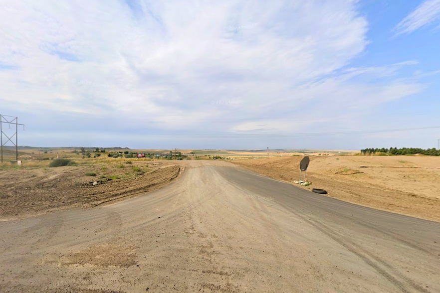 More Photos Of 22 NW M St, Watford City Trailer Camper Park For Sale