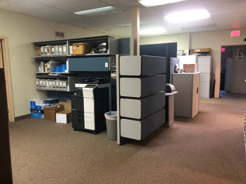 More Photos Of 18735 Ecorse Rd, Allen Park Office For Lease