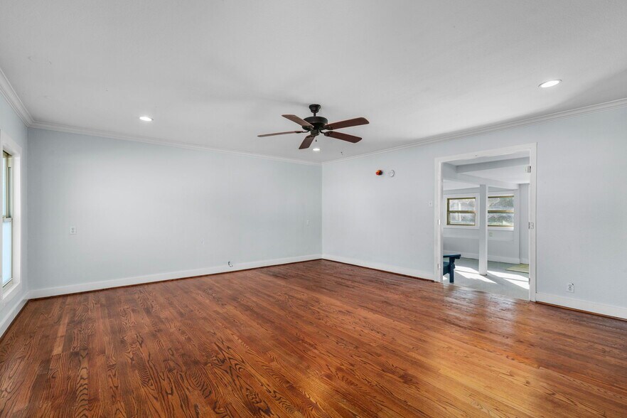More Photos Of 1723 Campbell Rd, Houston Office Residential For Sale