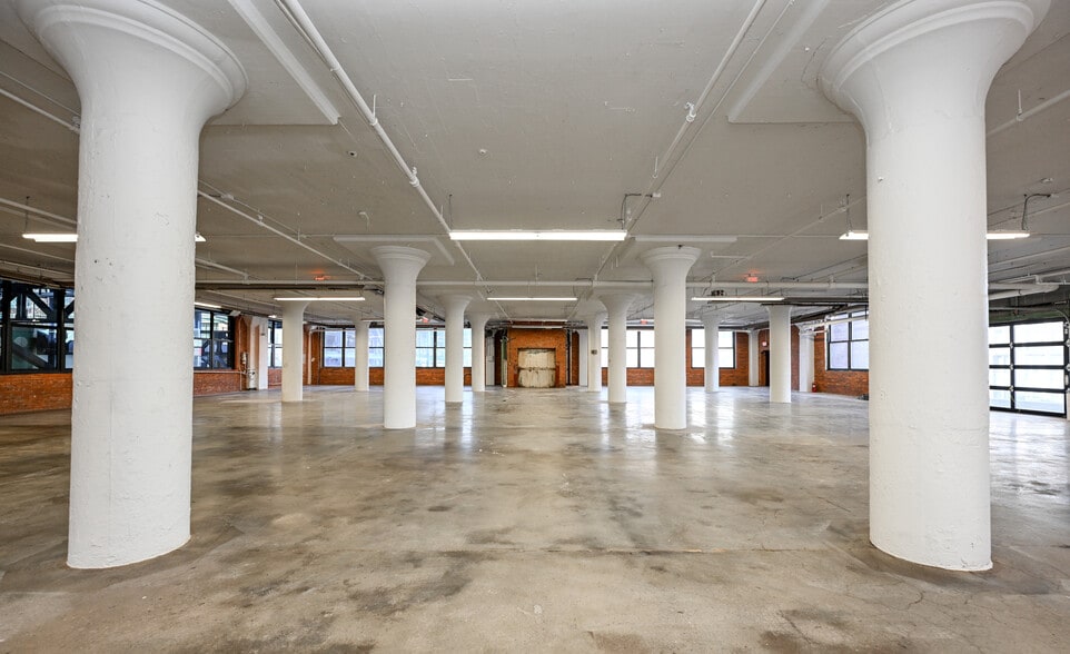 More Photos Of 1138 W 9th St, Cleveland Office For Lease