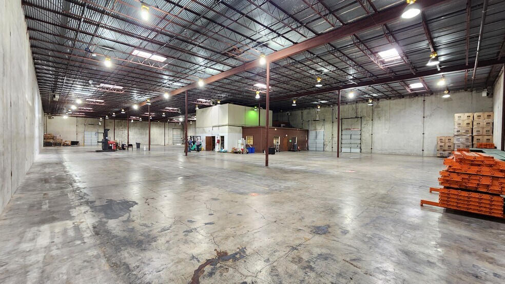More Photos Of 2400 Industrial Blvd, Temple Distribution For Lease