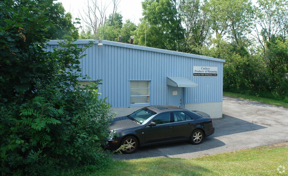 More Photos Of 136 Beattie St, Syracuse Flex For Sale