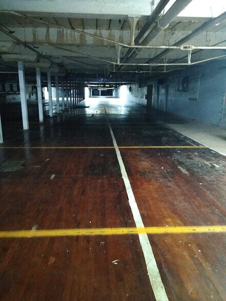 More Photos Of 501 E Naomi St, Randleman Distribution For Sale