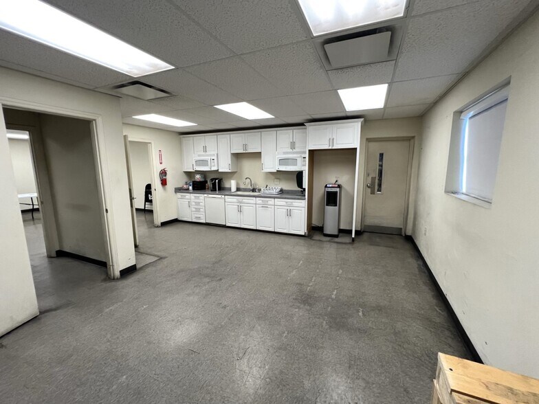 More Photos Of 2240-2250 Toomey Ave, Charlotte Warehouse For Sale