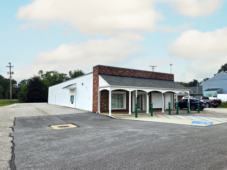 More Photos Of 9231 Chillicothe Rd, Kirtland Bank For Lease