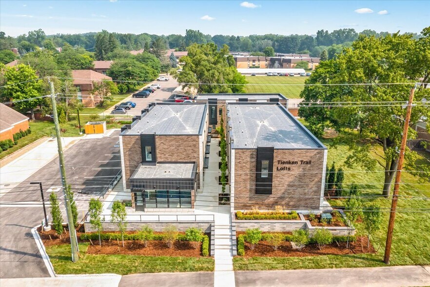 More Photos Of 460 W Tienken Rd, Rochester Hills Apartments For Sale