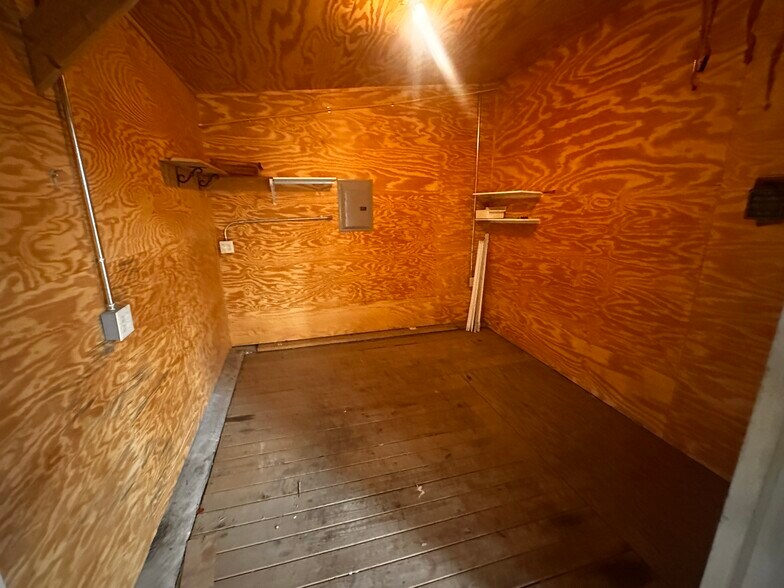 More Photos Of 522A S Main St, Broadway Flex For Sale