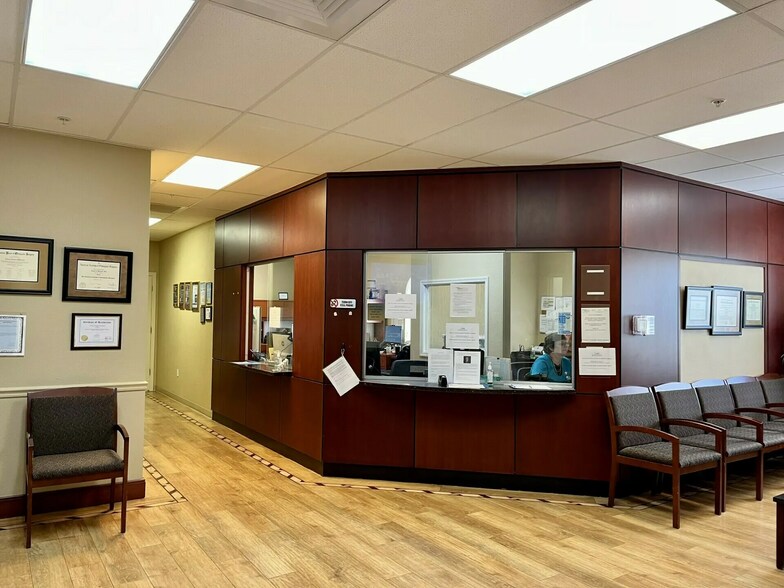 More Photos Of 836 Sunset Lake Blvd, Venice Medical For Sale