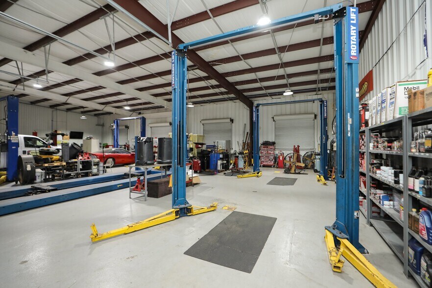 More Photos Of 17711 Old Louetta Rd, Houston Auto Repair For Lease
