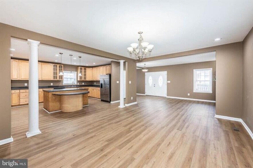 More Photos Of 4021 Barrington Rd, Baltimore Flex For Sale