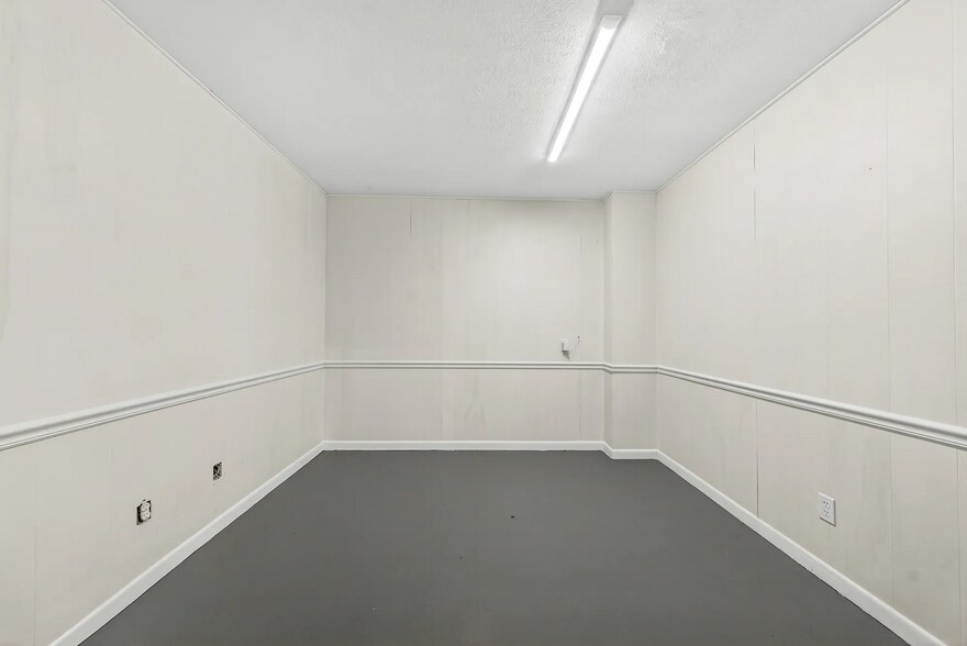More Photos Of 1302-1308 Talbotton Rd, Columbus Flex For Sale