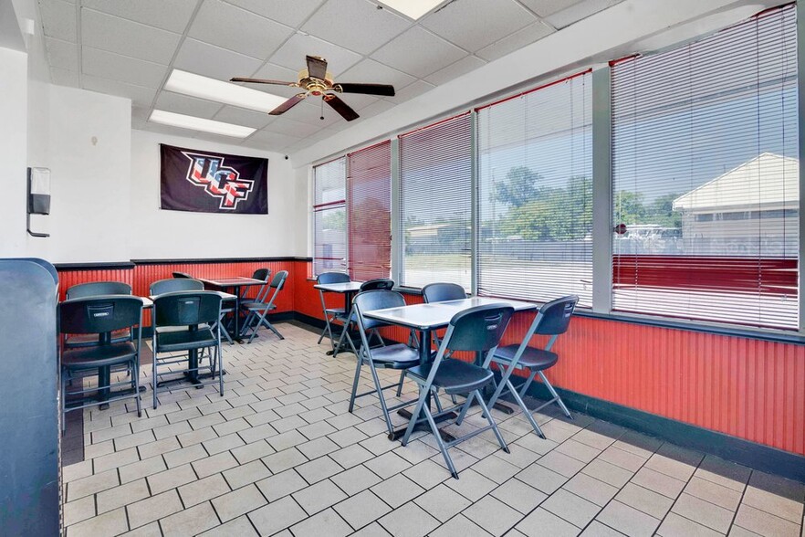 More Photos Of 9710 E Colonial Dr, Orlando Fast Food For Sale