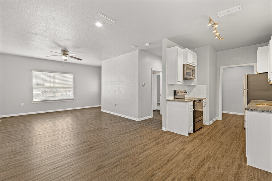 More Photos Of 1407 Sidney Baker St, Kerrville Apartments For Sale