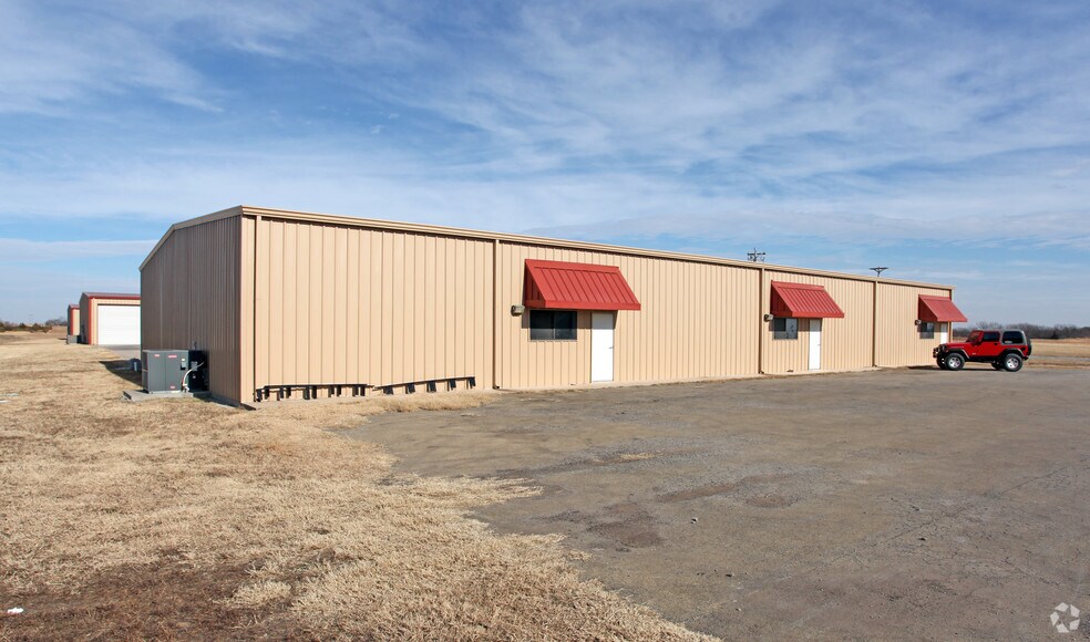 More Photos Of 408 S Kinnick Rd, Stillwater Warehouse For Lease