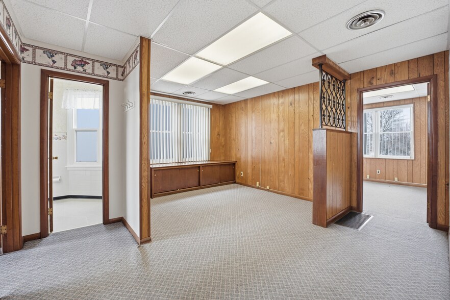 More Photos Of 29 Jarvis St, Fort Erie Office For Sale