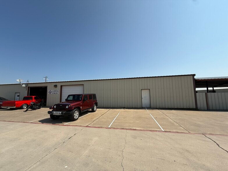 More Photos Of 5435 Old Granbury Rd, Granbury Unknown For Lease