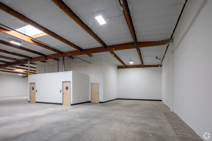 More Photos Of 6701 Odessa Ave, Van Nuys Warehouse For Lease