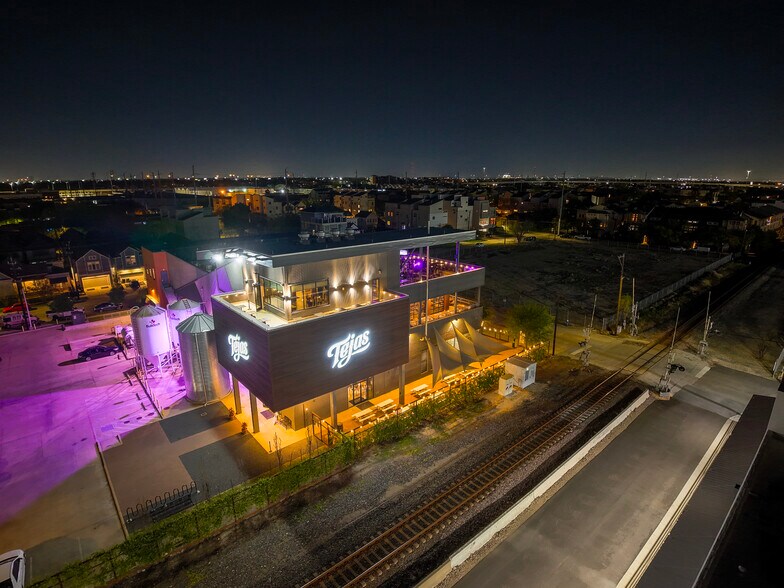 More Photos Of 2101 Summer St, Houston Freestanding For Lease