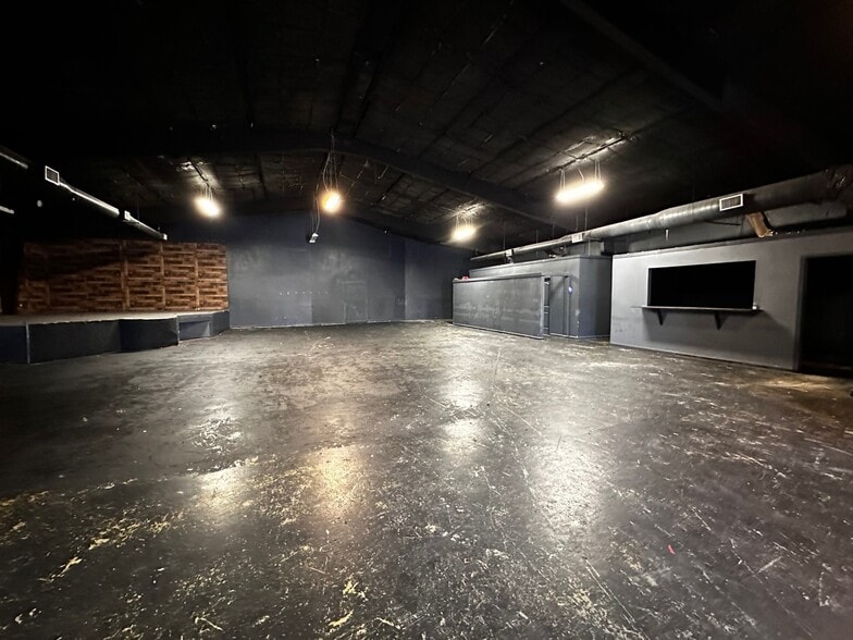 More Photos Of 10126 Jensen Dr, Houston Freestanding For Lease