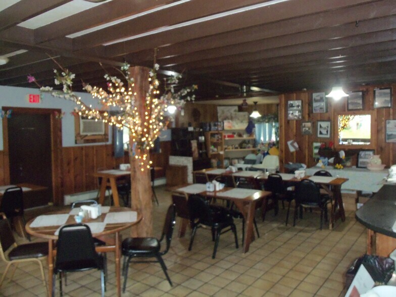 More Photos Of 314 Main St, Suring General Retail For Sale