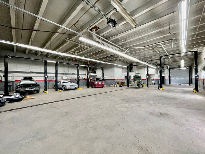 More Photos Of 1557 Yarrow St, Lakewood Auto Repair For Sale