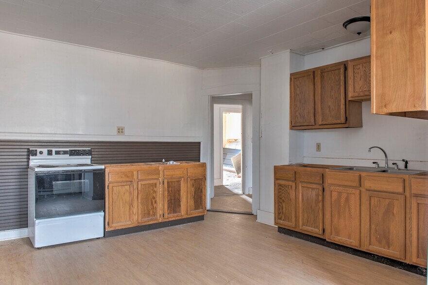 More Photos Of 130 Main St, Winchester Apartments For Sale