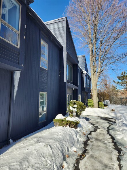 More Photos Of 29 Riverside St, Nashua Medical For Sale