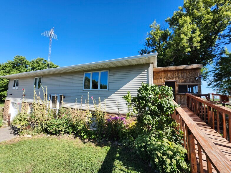 More Photos Of 17069 400th St, Leland Contractor Storage Yard For Sale