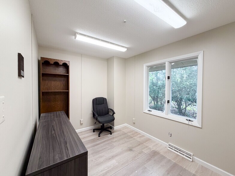 More Photos Of 258 Middle St, Bristol Medical For Sale
