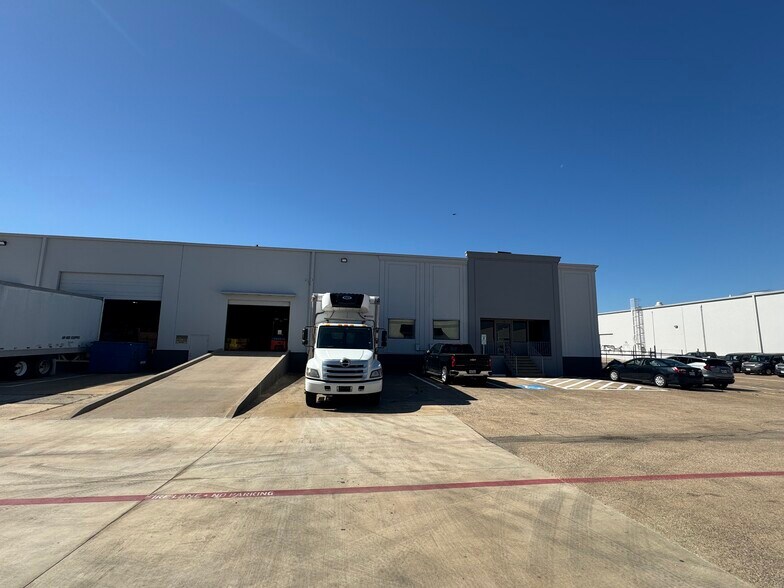 Primary Photo Of 1418-1424 Dunn Dr, Carrollton Distribution For Lease
