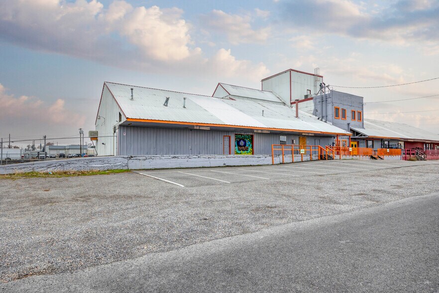 More Photos Of 206 N Benton St, Kennewick Warehouse For Lease