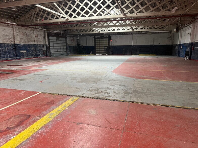 More Photos Of 860 Market St, Paterson Service For Lease