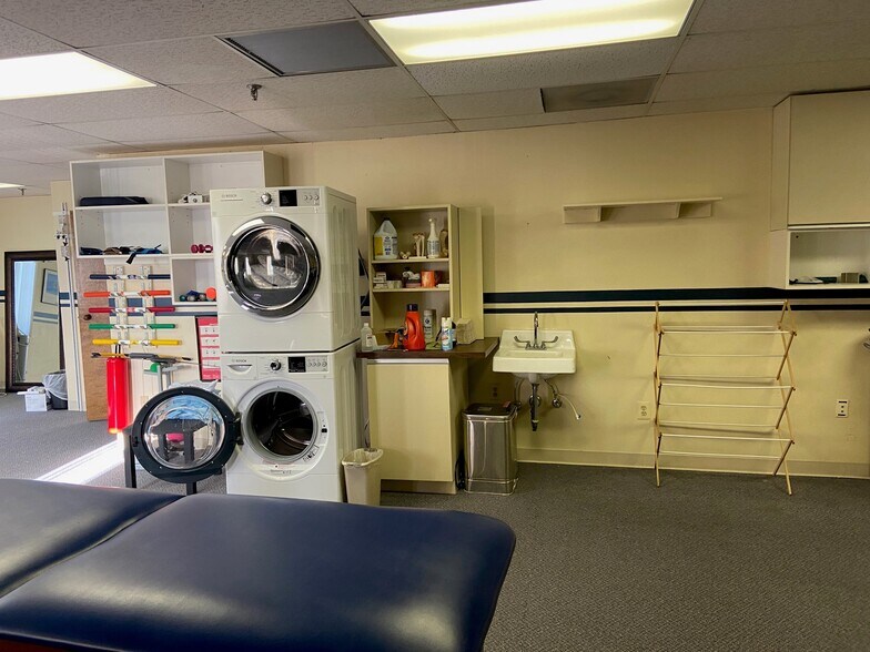 More Photos Of 133 Maple Ave E, Vienna Medical For Lease