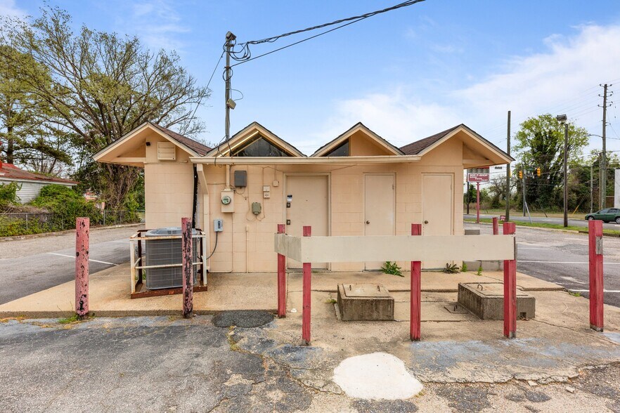 More Photos Of 415 S John St, Goldsboro Restaurant For Sale